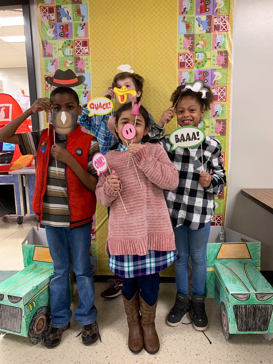 giantsnutrition's tweet photo. Chapel Glen Elementary School was getting โDown on the Farmโ today!
What a fun barnyard themed lunch! It was Un-baaaaa-lievable ๐!
#ManagersChoice #NSLP #ThemeLunch #GiantsNutrition #WeAreWayne https://t.co/ISBbAqCPfD