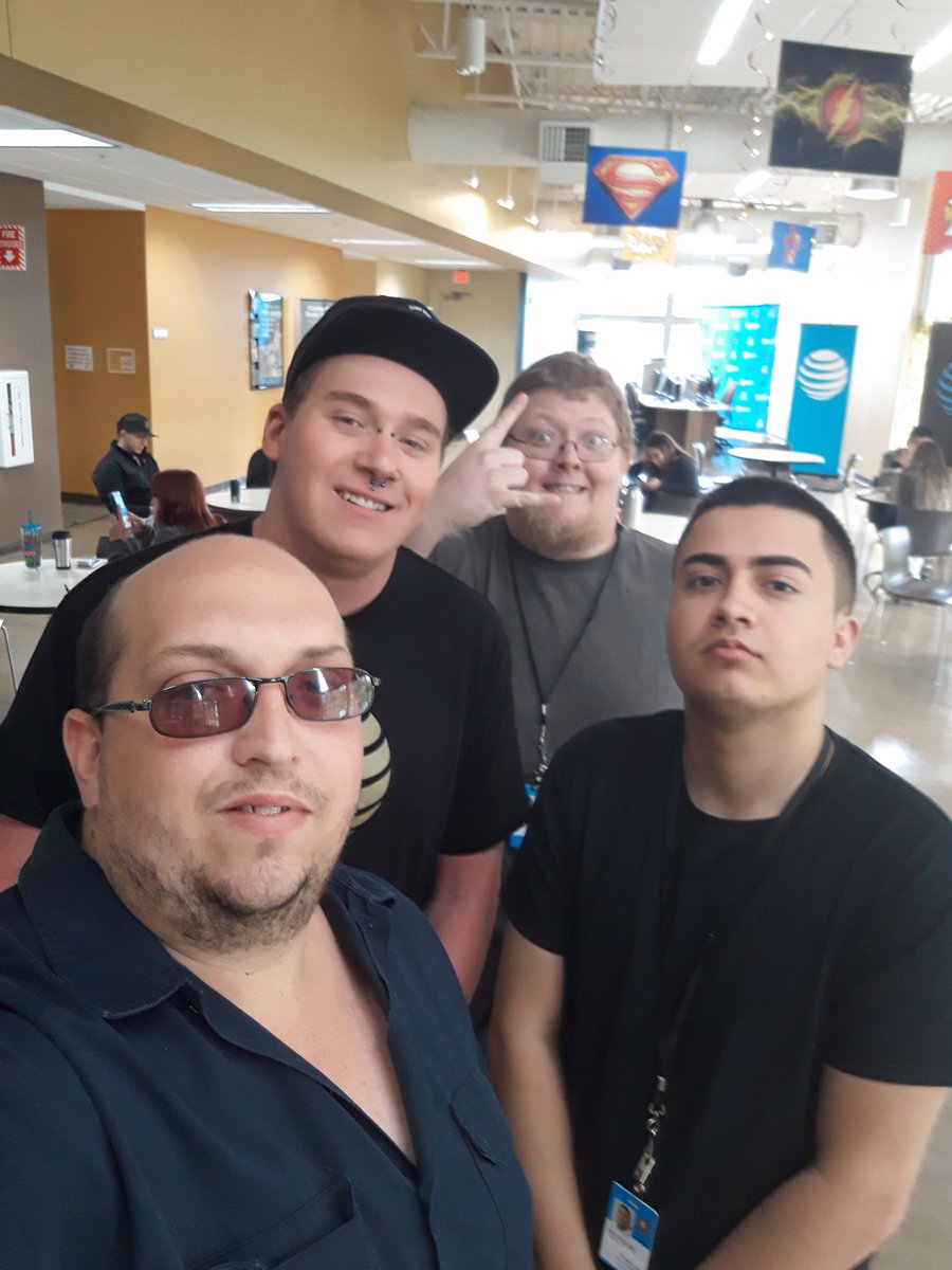 Charles81001's tweet photo. @PuebloHotChilis  @Sonya_T_Harris #brahnation #lifeatATT #tugglenation #makedatmoney https://t.co/vfcwPNnsGx