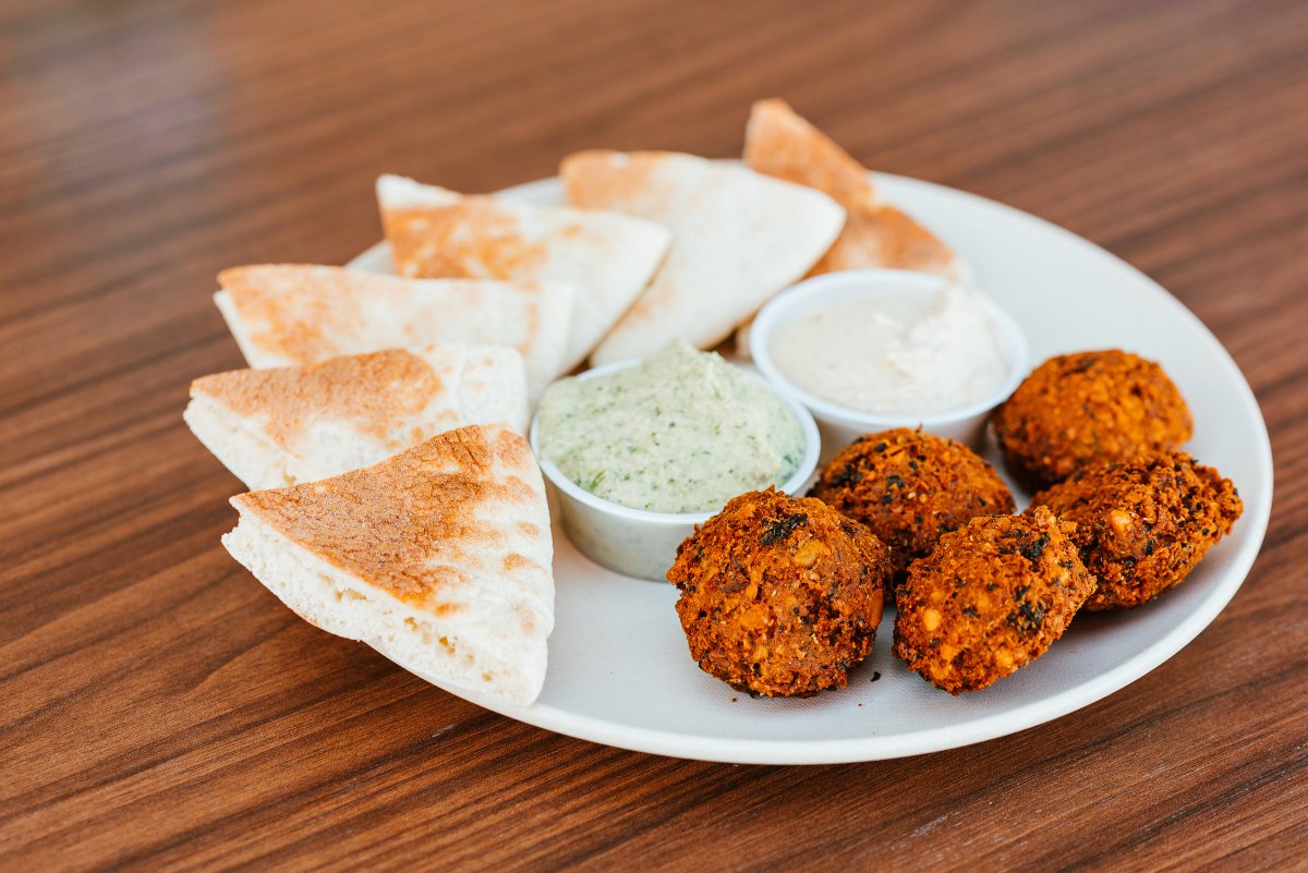 eatgarbanzo's tweet photo. International Hummus Day is coming up and our mouths are already watering. How will you be celebrating next Monday, hummus lovers? 

#HummusIsYummus #InternationalHummusDay #FeelBrighterontheInside #FeelBrighter #EatGARBANZO https://t.co/NaBxYuF3xm