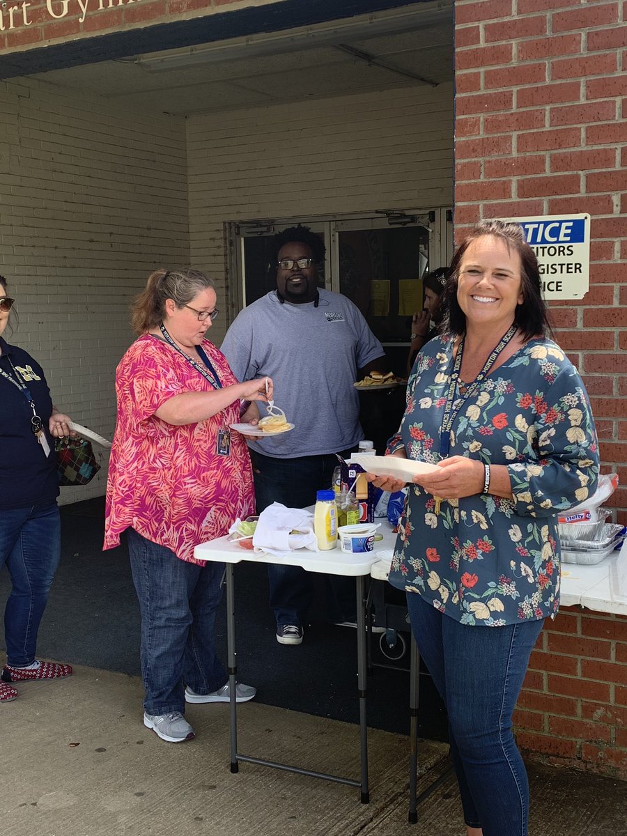 PantherPrideMHS's tweet photo. MHS Teachers enjoyed grilled hamburgers and desserts for lunch today.  We appreciate all you do for the students of MHS. @SportsMorton https://t.co/m8DAJaaeh3