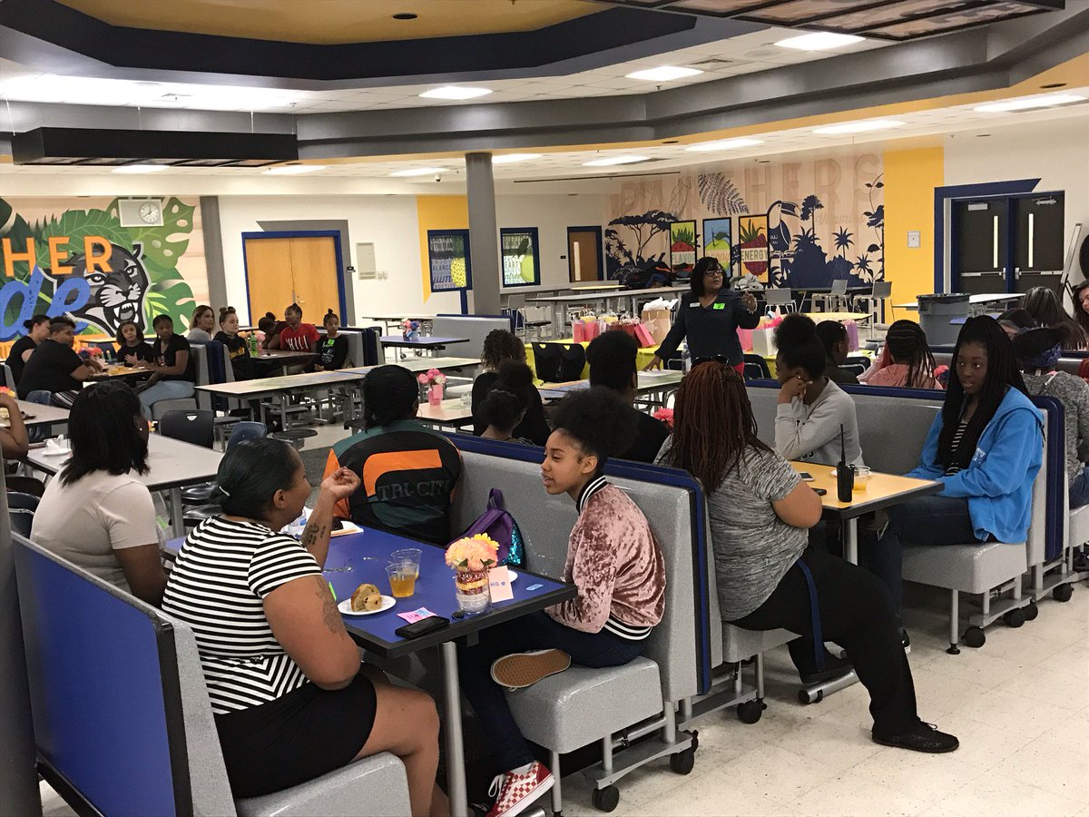 VaPope's tweet image. The (Muffins with Moms) event at Passage was great. Lots of fun and inspiration! Shout out to Principal Spitz and AP Pettaway for a job well done! Passage Rocks!