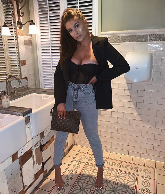 One from the weekend 📸 
Details tagged // Wearing <a href="/siennaxofficial/">Sienna X</a> bit.ly/2PT9koV