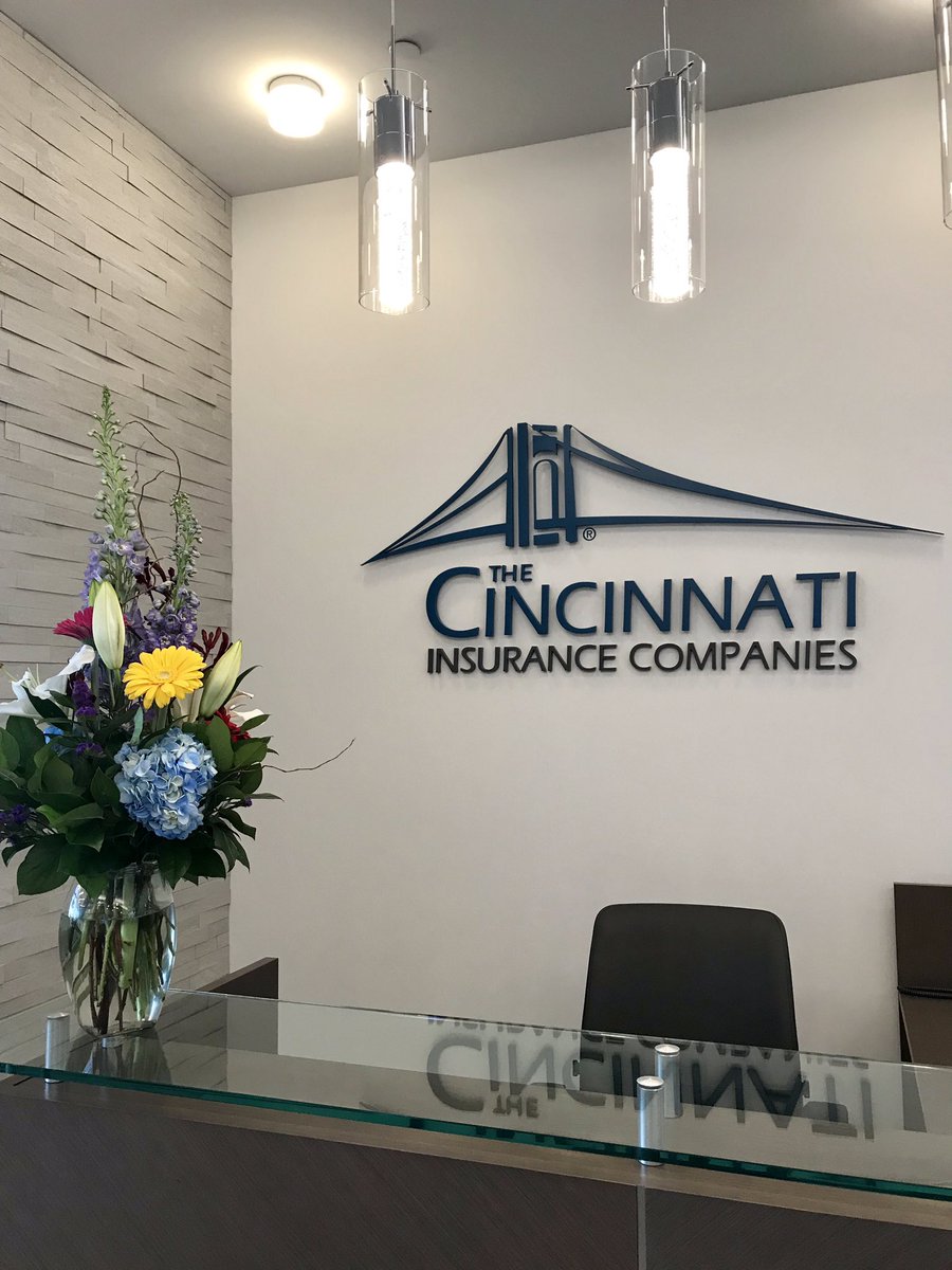 BrigetteDP's tweet photo. CM Scott Anderson and I attended the ribbon cutting for The Cincinnati Insurance Companies first ever Field Office located in Rivulon. #cincinnatiinsurance #lifeingilbert #gilbertaz #comingtogilbert #welcometogilbert #ribboncutting https://t.co/2kBpoFKDOD