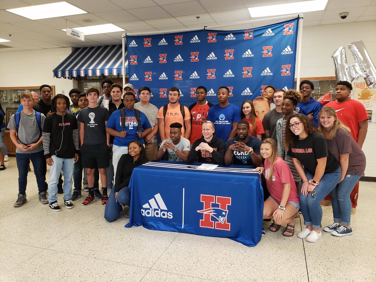 Congratulations to the following student-athletes for signing their letters of intent this afternoon!
Khafri Jamison (soccer) Thomas University
Lynden Dawson (soccer) Eckerd College
Chase Koenig (football) Wartburg University