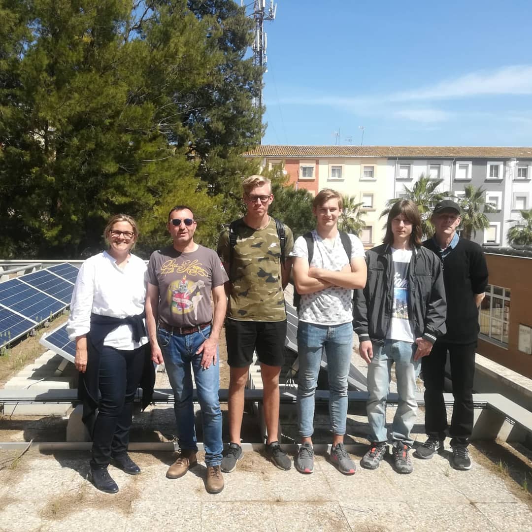 fpcatarroja's tweet photo. Visita de profesores y alumnado de Vara (🇸🇪Suecia). Tres días para conocer nuestras instalaciones de Energías Renovables y Eficiencia Energética, visitas a empresas e instalaciones externas. #CIPFP #Catarroja #FP #formacionprofesional @GVAeducacio #ErasmusPlus #EuropeDay2019 https://t.co/RY0OATiULs