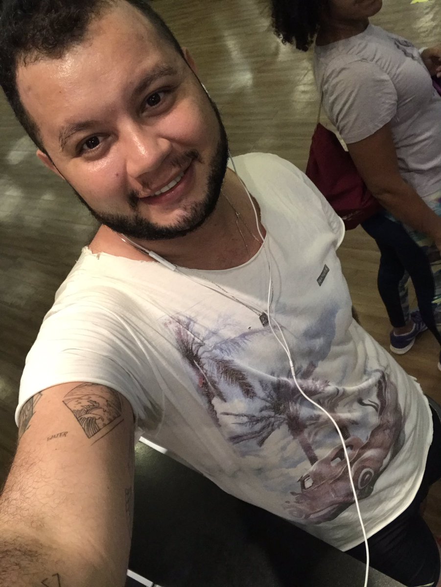 moreira_leoni's tweet photo. Another Wednesday will pay 🏋🏻♀️🏳️🌈#Academia #vaigordinho #perderpeso #forcadevontade #Fit #Fitnes #Foco #Emagrece #EntraEmForma #limites #Determinação #dedicação #Dieta #garra #Projetosaude #trincar #treino #malhacao #nopainnogain #corpodesejado #flexibilidade #gay #gym #boodyfit https://t.co/O0F91M5TjE