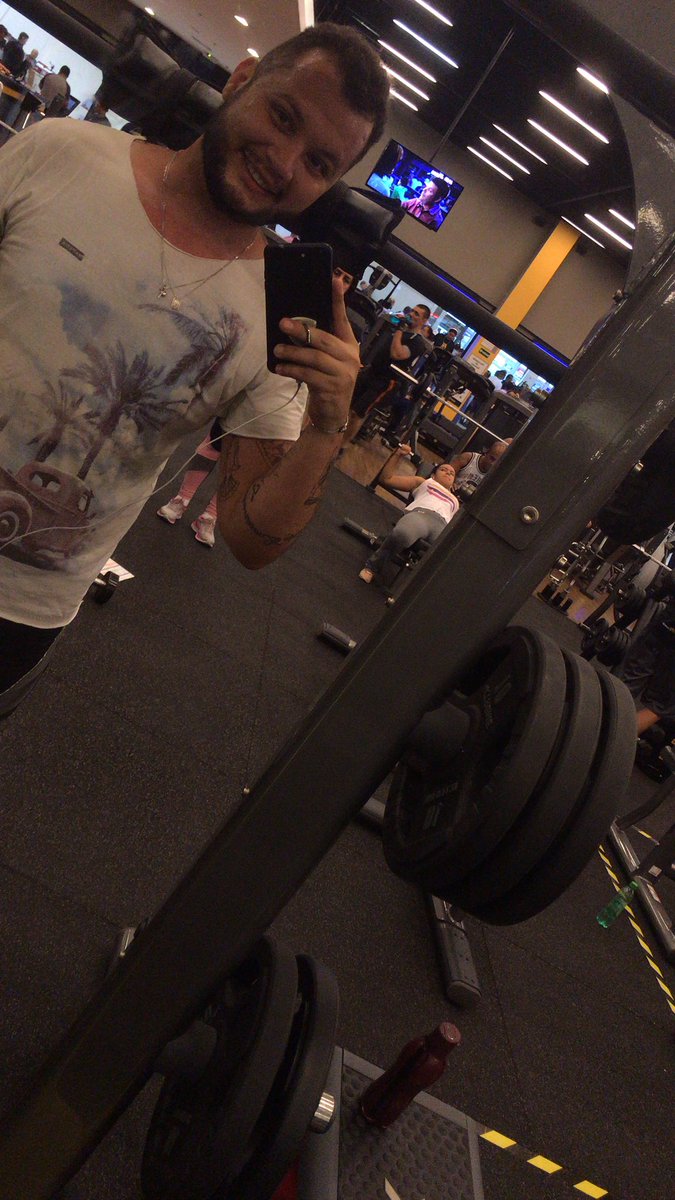 moreira_leoni's tweet photo. Another Wednesday will pay 🏋🏻♀️🏳️🌈#Academia #vaigordinho #perderpeso #forcadevontade #Fit #Fitnes #Foco #Emagrece #EntraEmForma #limites #Determinação #dedicação #Dieta #garra #Projetosaude #trincar #treino #malhacao #nopainnogain #corpodesejado #flexibilidade #gay #gym #boodyfit https://t.co/O0F91M5TjE
