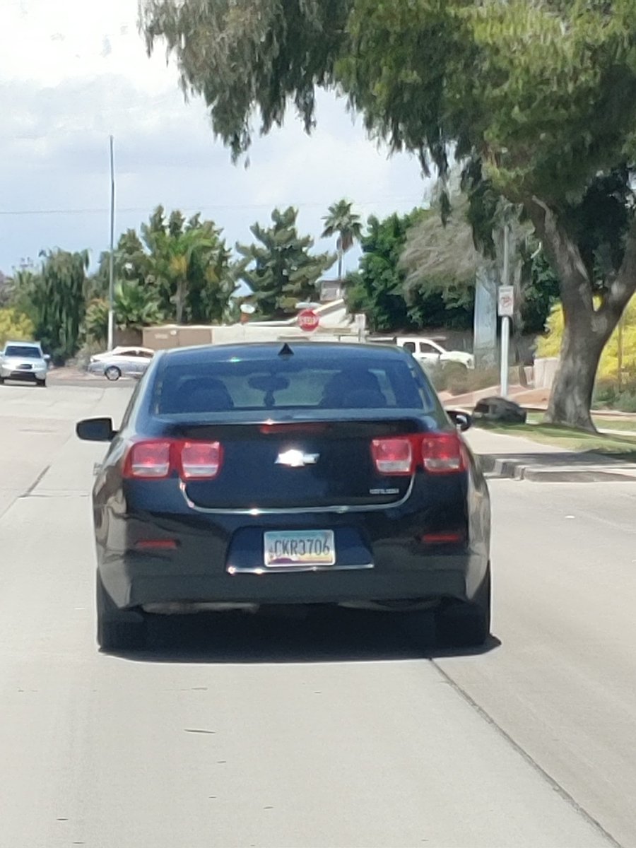SallyMander00's tweet photo. @phoenixpolice this guy just threw 4 fast food cups full of liquid out his window onto 9th street between union hills and grovers. #Disgusting #Litterbug #Asshole https://t.co/oEISvVMo6k