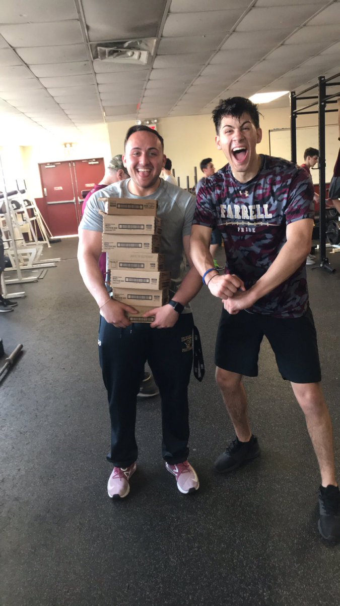MsgrFarrellFB's tweet photo. MVC @LoganSomma supplying the boys with @Gatorade protein bars and @Boars_Head honey turkey 😂 after a great 🏋🏻‍♂️ https://t.co/OjVQVNBazU