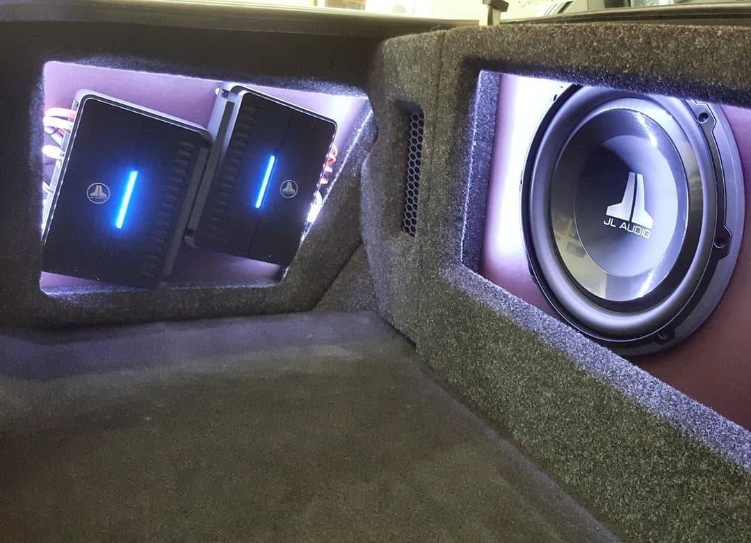 PASMAG's tweet photo. This Monte Carlo features a complete @JLAudio system from MARS Audio!
#pasmag #pasmagdealer #chevy #montecarlo #marsaudio #jlaudio #caraudio #customcaraudio #subwoofer #amplifier https://t.co/yzPf4x6yhe