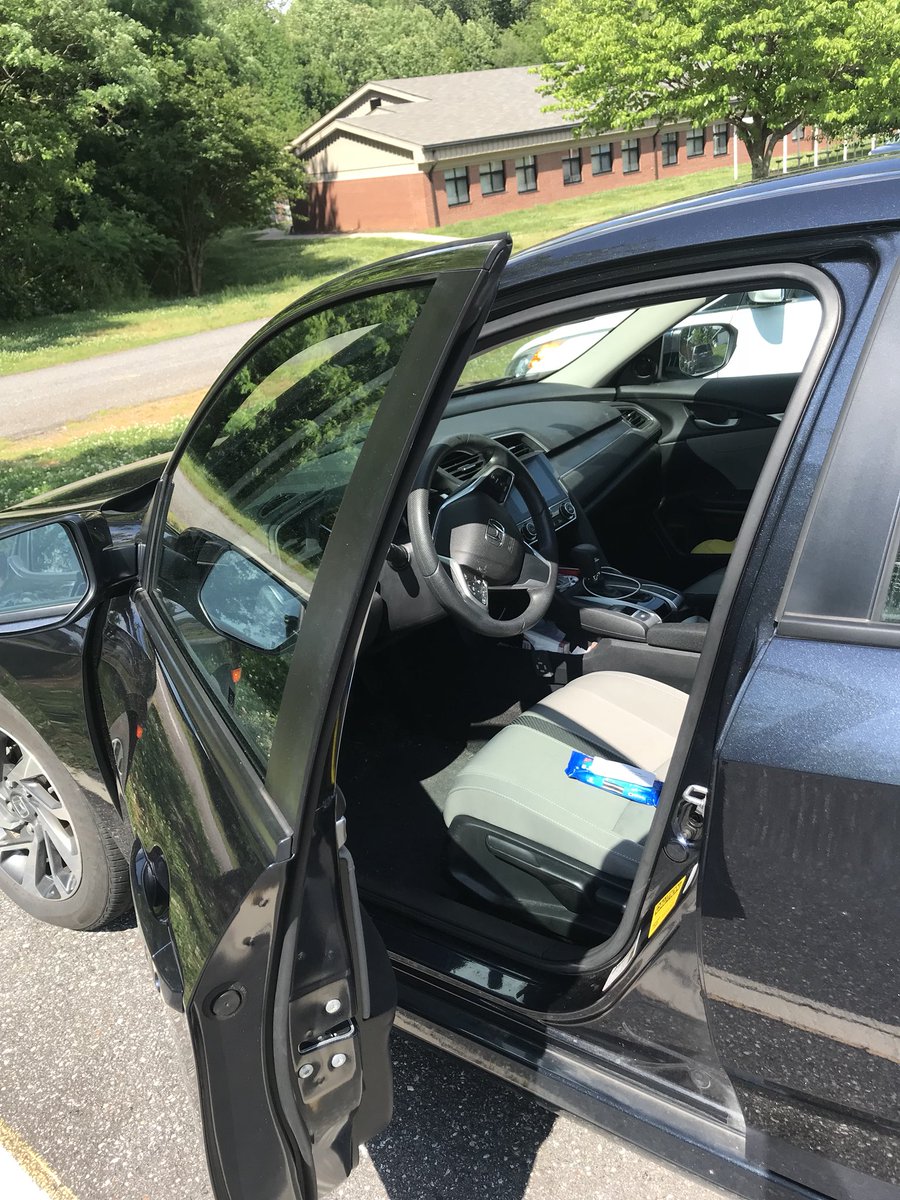 coopers3rd's tweet photo. Today an amazing parent brought me lunch AND the PTO washed my car! Its shiny and clean, and sweet surprise! #WinnerWednesday @coopers3rd @ves_tigers @BurkeCoSchools https://t.co/21eDCkiuCu