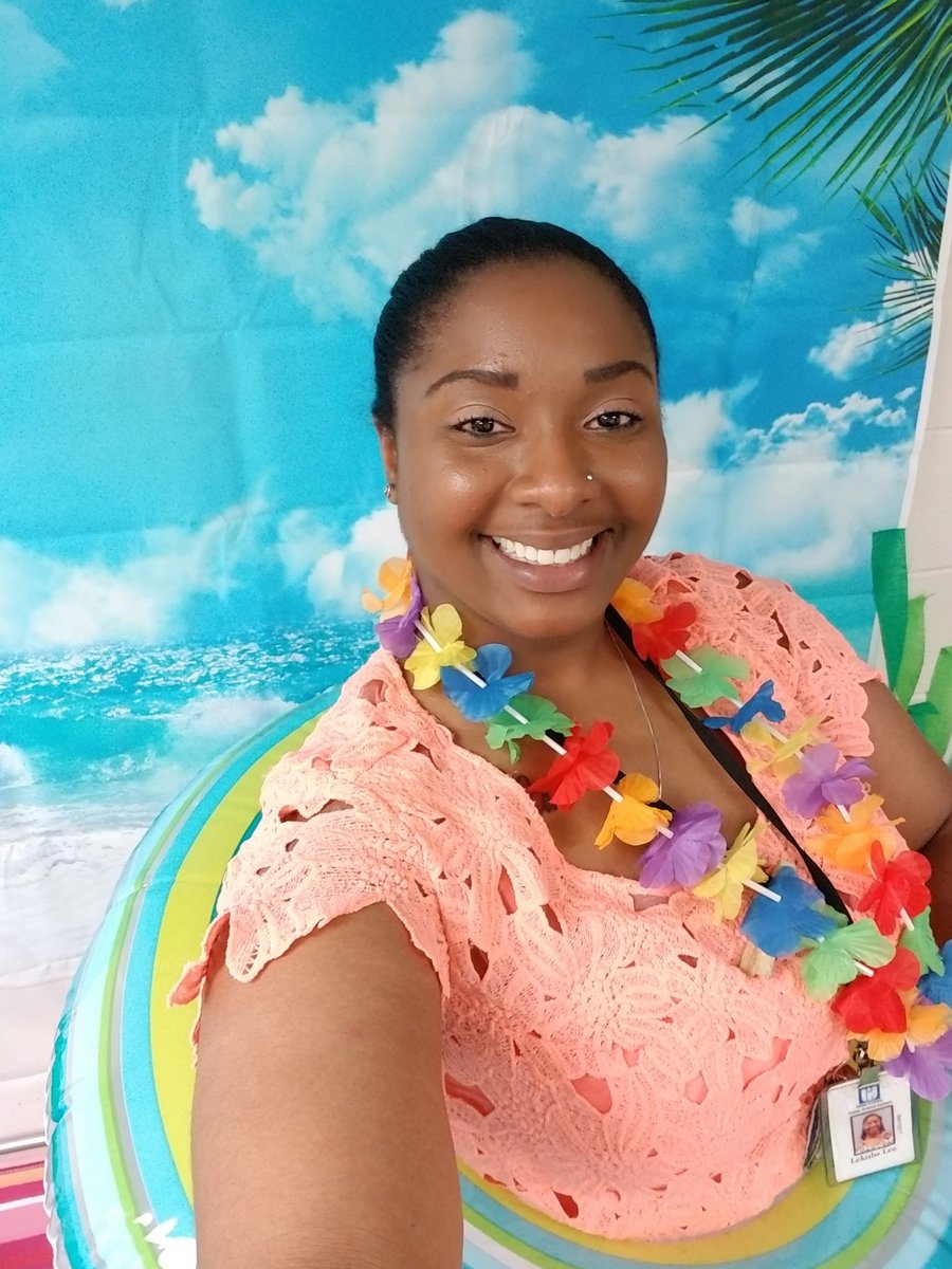 lee1stgrade's tweet photo. Enjoying Teacher Appreciation Week #beachweekatlmes
#LMESROCKS https://t.co/7ADak3aYA0