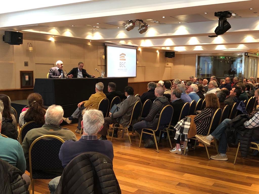 MiguelPichetto's tweet photo. Nos reunimos con empresarios en Bariloche, le manifestamos la importancia de trabajar para que el país crezca y desarrolle todas sus potencialidades, generando empleo y defendiendo la industria nacional. https://t.co/SZuBoh3jzB