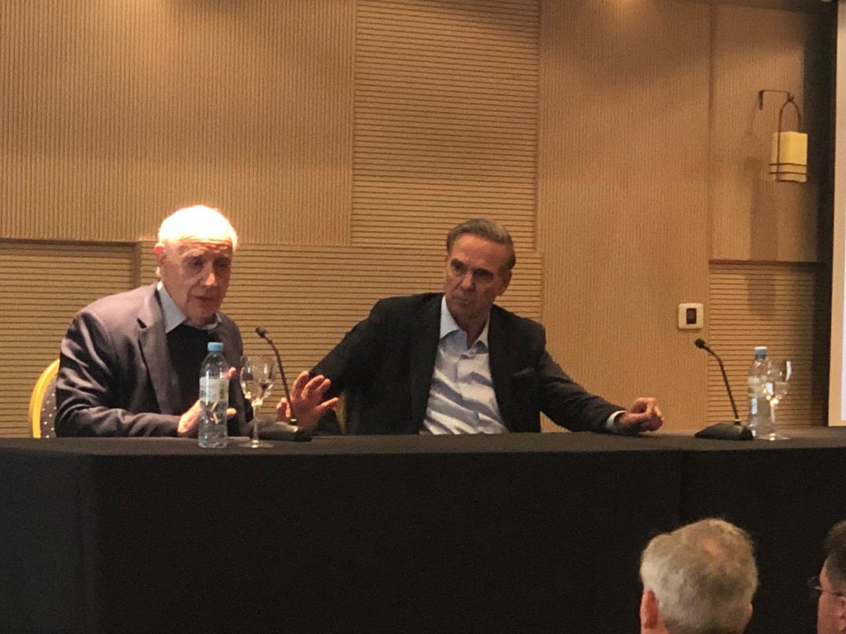 MiguelPichetto's tweet photo. Nos reunimos con empresarios en Bariloche, le manifestamos la importancia de trabajar para que el país crezca y desarrolle todas sus potencialidades, generando empleo y defendiendo la industria nacional. https://t.co/SZuBoh3jzB