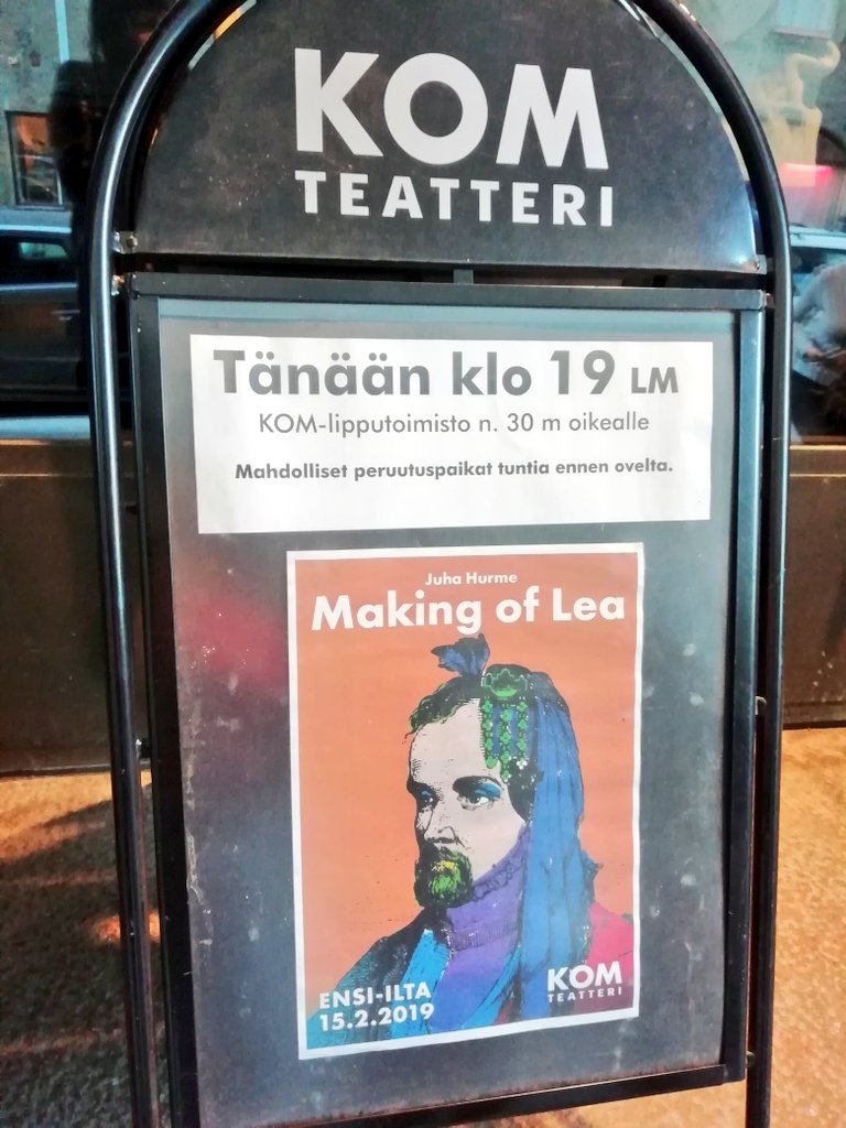 SatuYlavaara's tweet photo. Making of Lea toimii myös tällä naisituksella ja miehityksellä - tälläkin viikolla. Laulu oravalle oli erityisen tunteikas, siinä tuntui kuoleman tuoma lopullinen rauha, sekä luonnon pikku olentojen suojeleminen. Nauroin myös ja paljon, repeilin @KOM_teatteri #MakingofLea https://t.co/xXL0XRxTxj