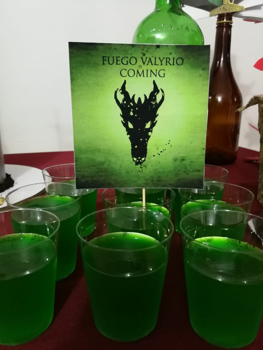 juyepaola's tweet photo. Algunos detalles de mi decoración #GameofThrones #GOT #GOTparty #Hodor #Theon #wildfire @GameOfThrones #6mayo https://t.co/sl9mML8cYd