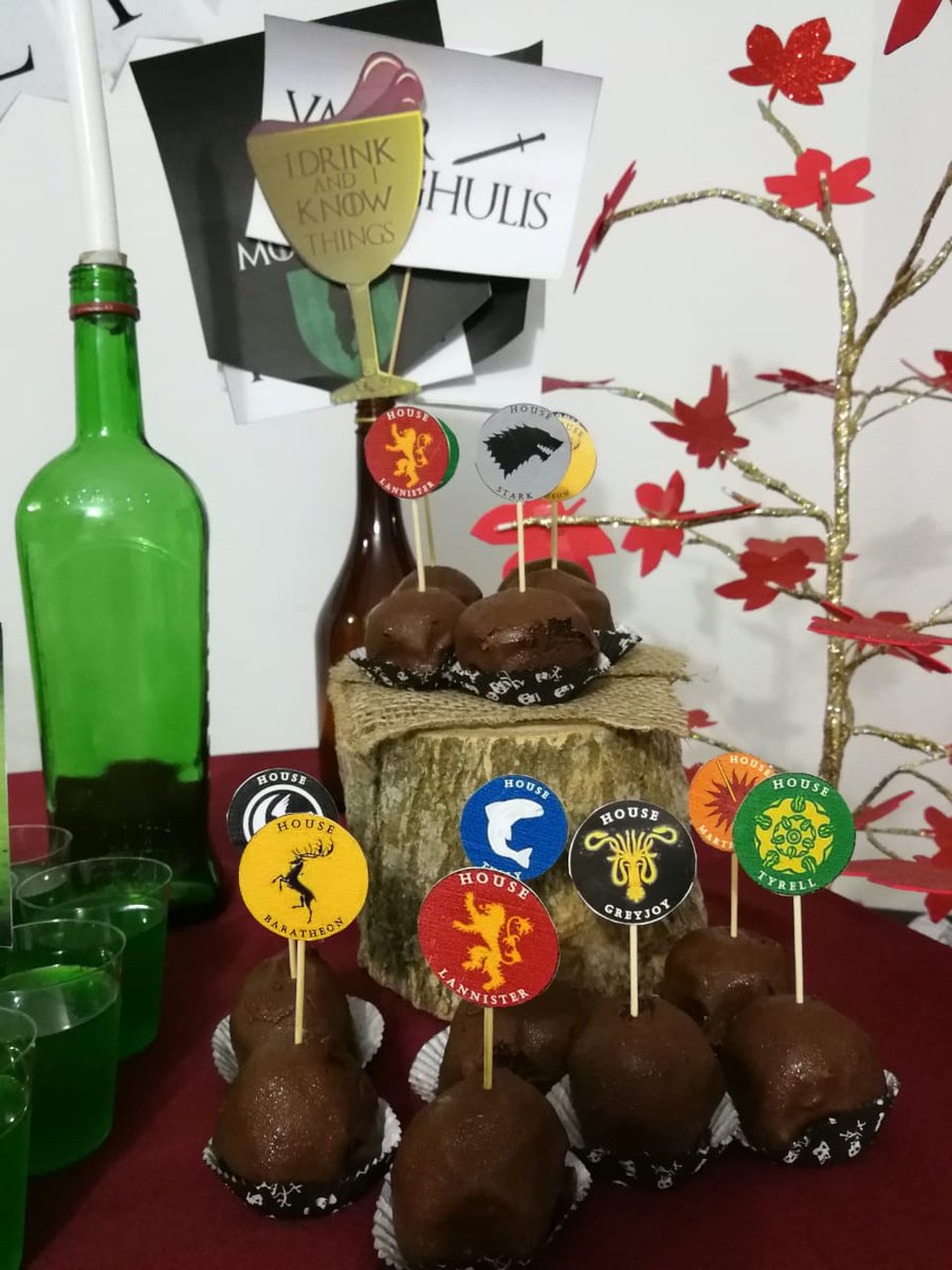 juyepaola's tweet photo. Algunos detalles de mi decoración #GameofThrones #GOT #GOTparty #Hodor #Theon #wildfire @GameOfThrones #6mayo https://t.co/sl9mML8cYd