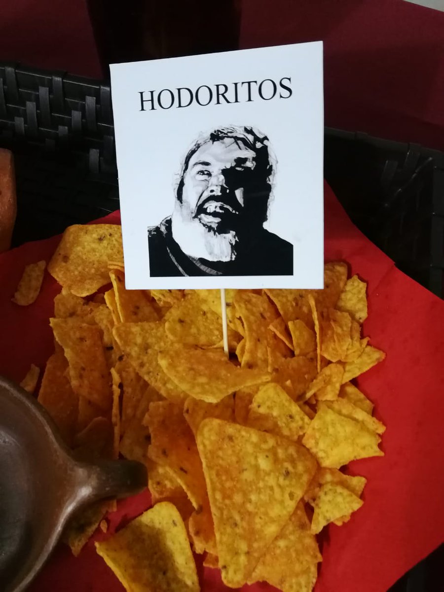 juyepaola's tweet photo. Algunos detalles de mi decoración #GameofThrones #GOT #GOTparty #Hodor #Theon #wildfire @GameOfThrones #6mayo https://t.co/sl9mML8cYd