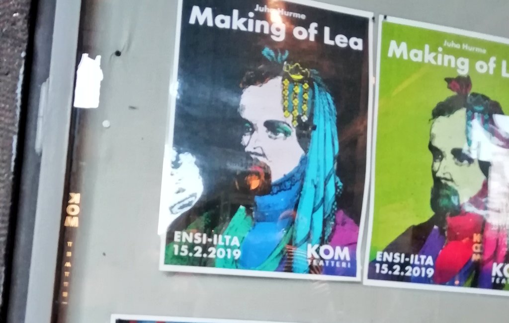 SatuYlavaara's tweet photo. Making of Lea toimii myös tällä naisituksella ja miehityksellä - tälläkin viikolla. Laulu oravalle oli erityisen tunteikas, siinä tuntui kuoleman tuoma lopullinen rauha, sekä luonnon pikku olentojen suojeleminen. Nauroin myös ja paljon, repeilin @KOM_teatteri #MakingofLea https://t.co/xXL0XRxTxj