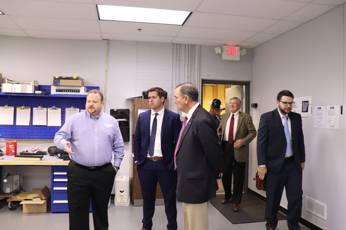 DuracommPower's tweet photo. More pictures during the visit.  #SmallBusinessWeek #KCMO #MissouriBuy #MissouriFIRST https://t.co/bqHBP1vwPR