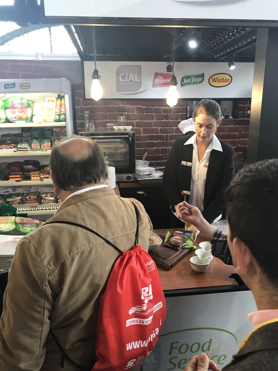 ExpoFemer's tweet photo. #ExpoFemer: ¡No te pierdas las novedades del stand de #CIALfoodservice! Los mejores productos para tu mesa. Conoce las nuevas hamburguesas de marca @SanJorgeChile y @LaPreferidaCL en su nuevo formato de 100 gr. y 185 gr. https://t.co/bc3aX1qR15