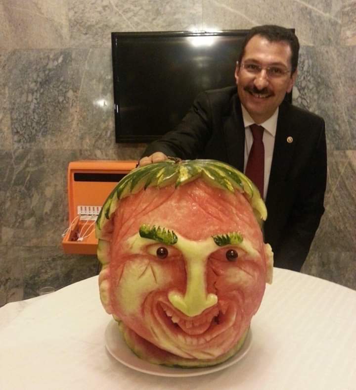 #kayıt
#HerŞeyÇokGüzelOlacak 
Sanatçı burda ne anlatmak istemiş.