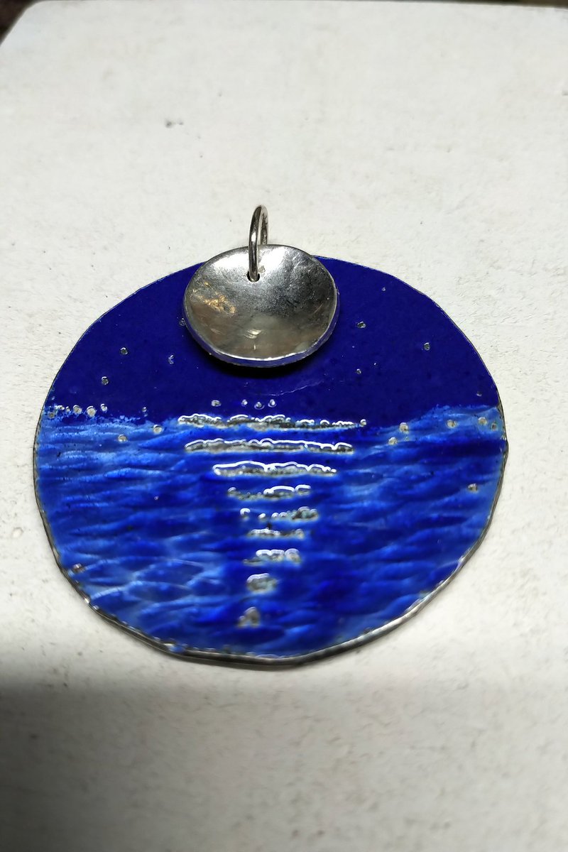 dolphindiver's tweet photo. @HerefordArtsCol #metalbashing #silversmithing #enamelling #itsharderthanitlooks #attempt8 #youshouldseetherejects #eveningclasses https://t.co/YY9wkgZUM2