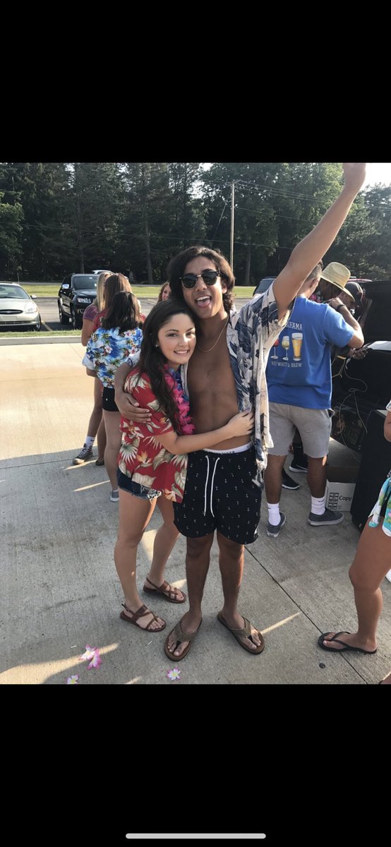 juliaivy16's tweet photo. Happy Birthday @gaitken19!!! Thanks for being a great friend, hope you have a great day 💗 love you lots 🎉🤩🎈 https://t.co/XcwEcrE1Ay