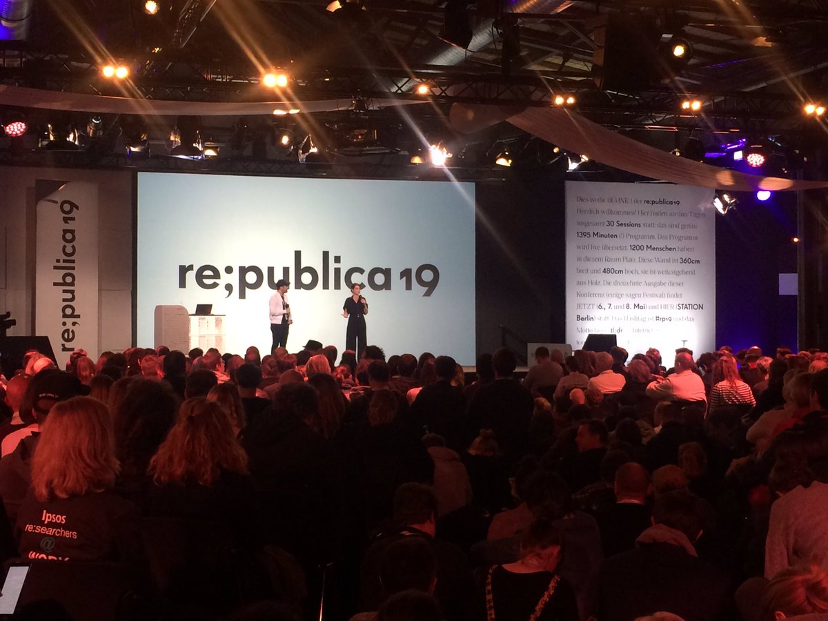 LauraBergander's tweet photo. An dieser Stelle einfach mal chapeau! für die sehr clevere, prägnante und witzige visuelle Gestaltung der #rp19 – passend zum Motto tl;dr konsequent auf Typografie konzentriert. #tldr https://t.co/HJOME1p2ZO