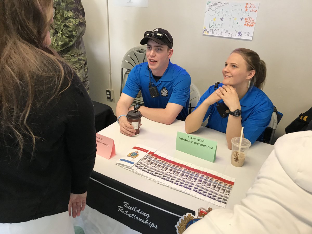 wpgpolice's tweet image. Thank you, @GordonBellHigh for including us in your Community Connections Fair today. We admire and proudly support your efforts to create a stronger sense of community between your students and community partners! #gordonbell #winnipegSD #WPSCommunity #WPSinSchools