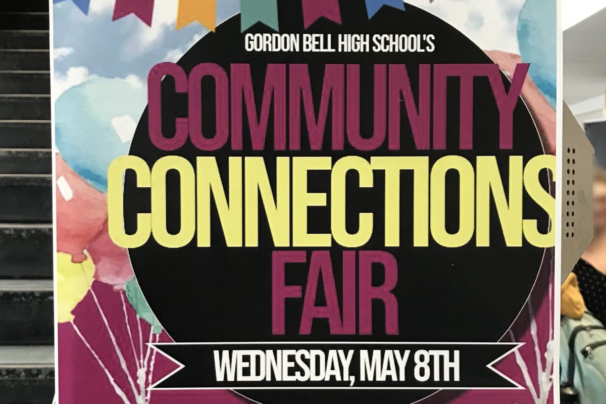 wpgpolice's tweet image. Thank you, @GordonBellHigh for including us in your Community Connections Fair today. We admire and proudly support your efforts to create a stronger sense of community between your students and community partners! #gordonbell #winnipegSD #WPSCommunity #WPSinSchools