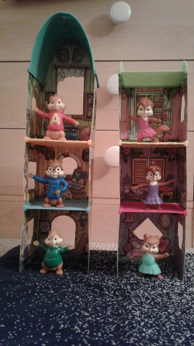 TheMunkinator's tweet photo. This makes me very happy.
I was able to get these when they first came out over here in the UK and didn't realise how rare and collectable they would become!
#alvinandthechipmunks #alvinandthechipmunkscollection
#rare https://t.co/G4zu8tBFLz