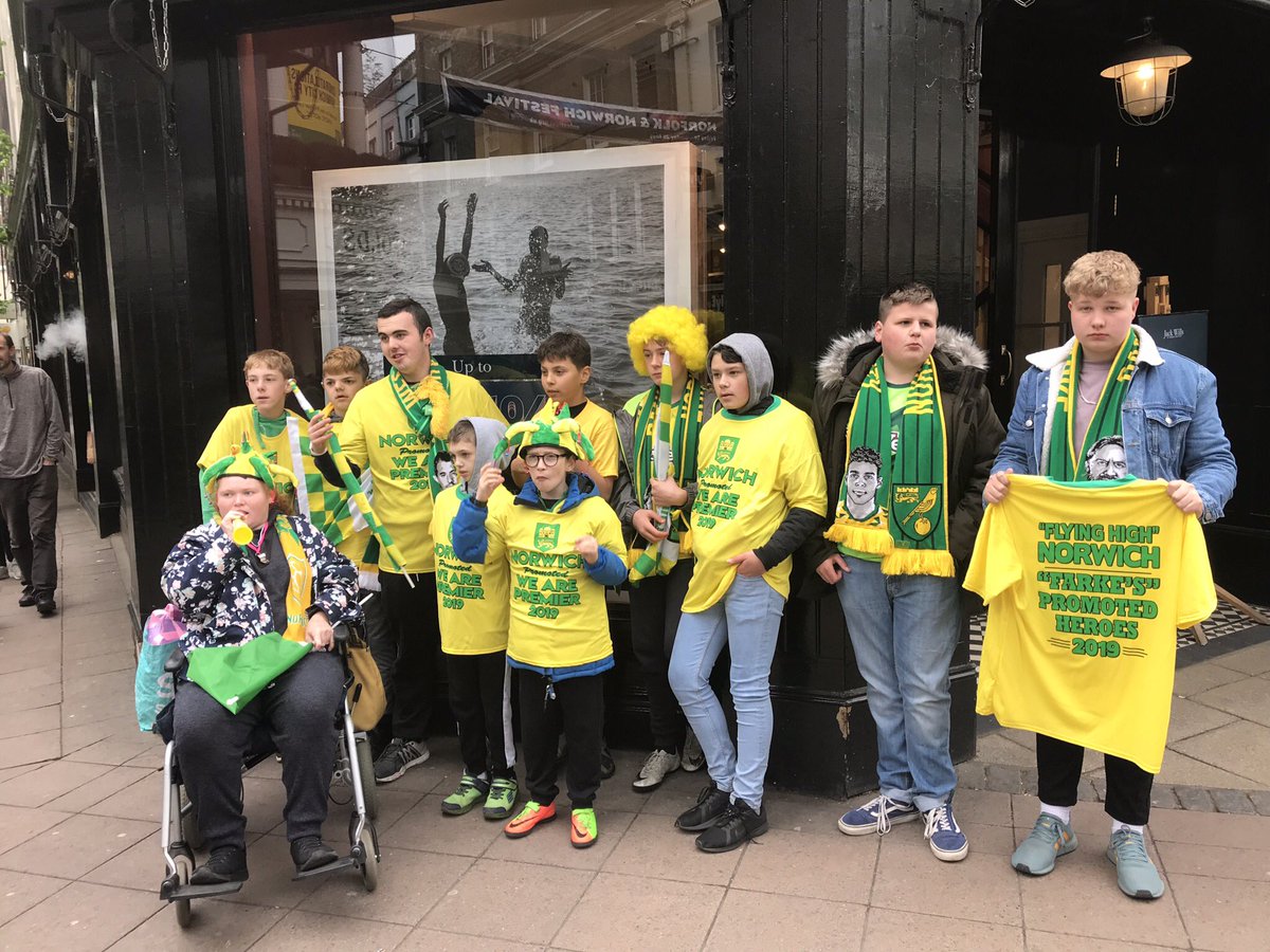 Rieki149's tweet photo. Still on a high! Some loud and proud csf kids celebrating in style #wearepremierleague @NorwichCityFC @NorwichCityCSF and the special touch chips from the market with a city shirt add from potato #lucyschips #norwichmarket #ctid💚💛⚽️💛💚 https://t.co/HK33bFXqKb
