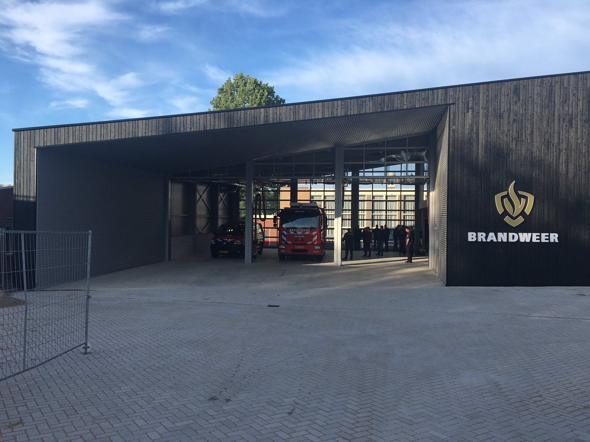 We hebben een rondleiding gehad in ons nieuwe onderkomen. De #TS5631 en #DB5601 passen erin! 👍🏻 Wat een mooi pand gaat het worden!! 🚒👨🏻‍🚒<a href="/BrandweerZHZ/">Brandweer Zuid-Holland Zuid</a> <a href="/gemeenteHW/">gemeenteHW</a> <a href="/MW_Bouw/">Middelwateringbouw B.V.</a> <a href="/VanRennesNL/">Van Rennes Elektro- & Installatietechniek</a> @RoosRos <a href="/Bogaerds/">Bogaerds_Architecten</a>