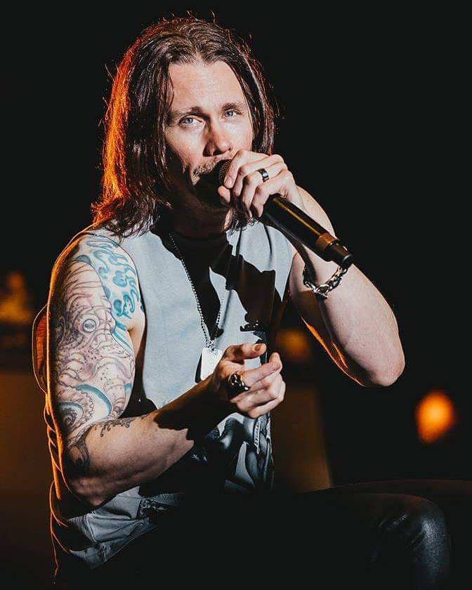 Oh boy!;) ❤😍... <a href="/MylesKennedy/">Myles Kennedy</a> last night in Lima Peru 

#SMKC #LivingTheDreamTour2019 💥🤟🎶🎵

Thx!:)📸👏 Francisco Medina Fotografie