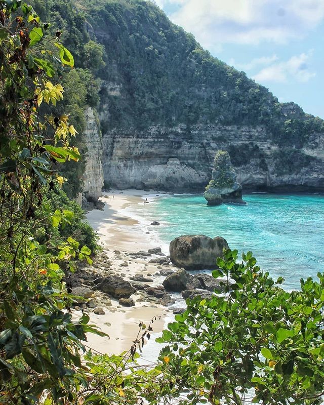 yesremote's tweet photo. Look at the colour of that water! Captured by @hedhoodtourdumonde.⠀
•⠀⠀
•⠀⠀
•⠀⠀
#yesremote #travel #remotework #digitalnomad #nomad #globetrotter #remoteworker #locationindependent #remote #remoteyear #traveller #expat https://t.co/CZGk8okhcQ