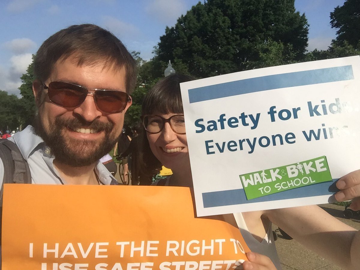 aschwedhelm's tweet image. @WRIRossCities with @annabrays celebrating #BiketoSchoolDay