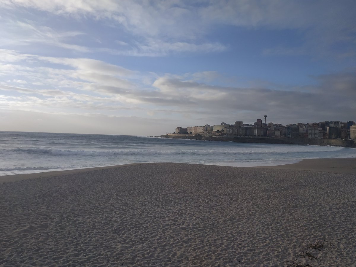 milcastros's tweet photo. Faise de noite na praia de Riazor.
Boas noites mundo!!!
#ACoruña #Queseriadeti
#Galicia #Devaneo https://t.co/mENu2HGjS6