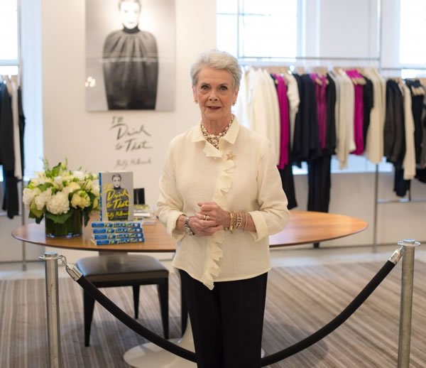 40plusstyle's tweet photo. Do you know Betty Halbreich?

She helps women pick the perfect clothes at Bergdorfs.

Let me know what you think of her vision on style and how women over 40 should dress! https://t.co/h8WT9iEQXM https://t.co/S5HS8tx51C