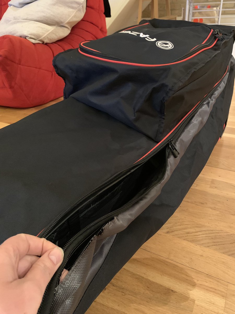 katy_ware's tweet photo. first time using this travel bag and it breaks in my bf hand...flying tomorrow with a big split down the zip, poor product @americangolf_UK  #fazergolf...v disappointing #golf #amerciangolf #travelbag #poorproduct https://t.co/DQV1PrJJTa