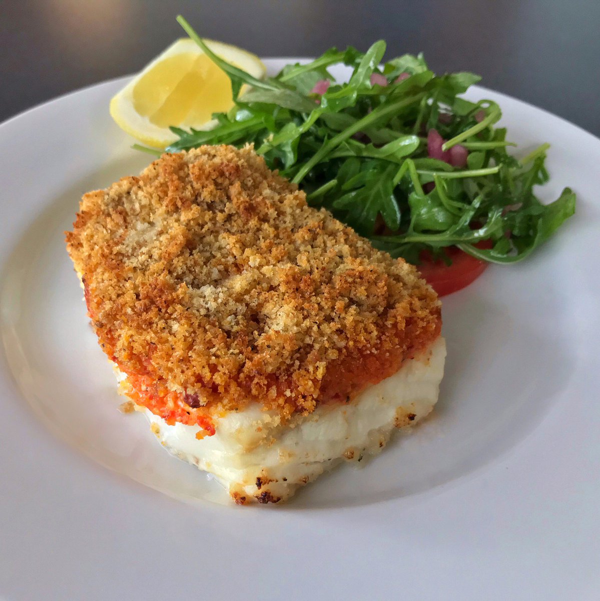 catch_chef's tweet photo. On Mother’s Day, not much can beat sharing a delicious home-cooked meal, made with all your T•L•C. ❤️
.
Baked Halibut with a Roasted Red Pepper crunch. Click here for the full recipe 👉 https://t.co/iO8rWC4oNx
.
.
#Halibut #BakedHalibut #MothersDayMeal #MadeWithTLC #Seafood2xwk https://t.co/SKAgXqYGDs