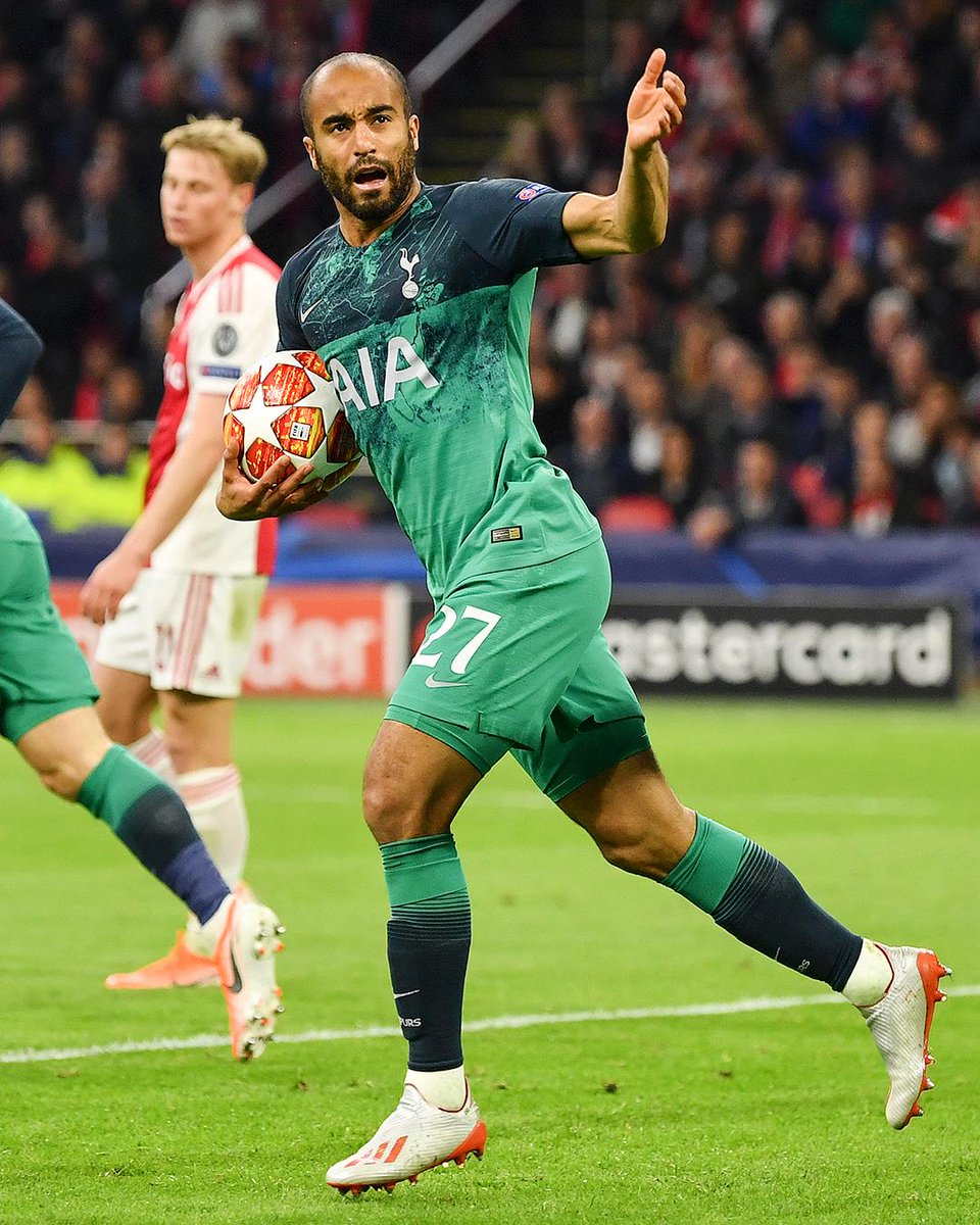 Footballtweet's tweet photo. The craziest 24 hours in football history. 🤯🤯🤯🤯

I LOVE THIS GAME! ❤❤❤❤ https://t.co/vySy0rMS7W