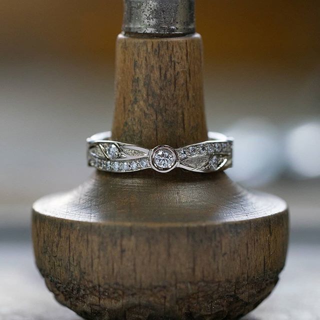 AshcroftDesign's tweet photo. Bespoke wedding ring in 18ct white gold and diamonds. .
Handmade by Goldsmith Andrew Ashcroft FIPG in Durham city.
.
#weddingrings #eternityring #weddingbands #gold #whitegold #goldsmith #engraving #microsetting #grstools #instituteofprofessionalgoldsmiths #jewellerydesign #… https://t.co/rzpyF9QlW5