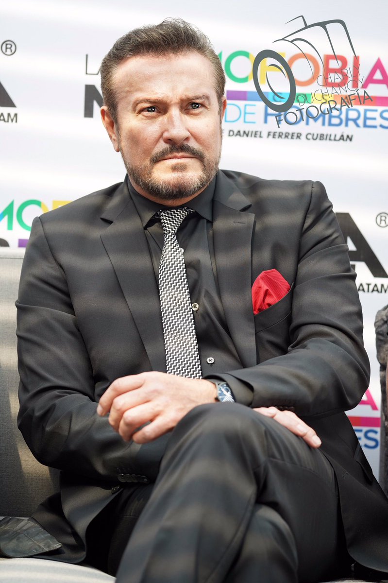. <a href="/arturopenicheof/">Arturo Peniche</a> en #LaHomofobiaNoEsCosaDeHombres Prod. <a href="/danielferrerc/">Daniel Ferrer Cubillán</a> @hispanomedio 📸 Fotografía por: <a href="/ChDuchanoyFoto/">CharlyDuchanoyFoto</a>