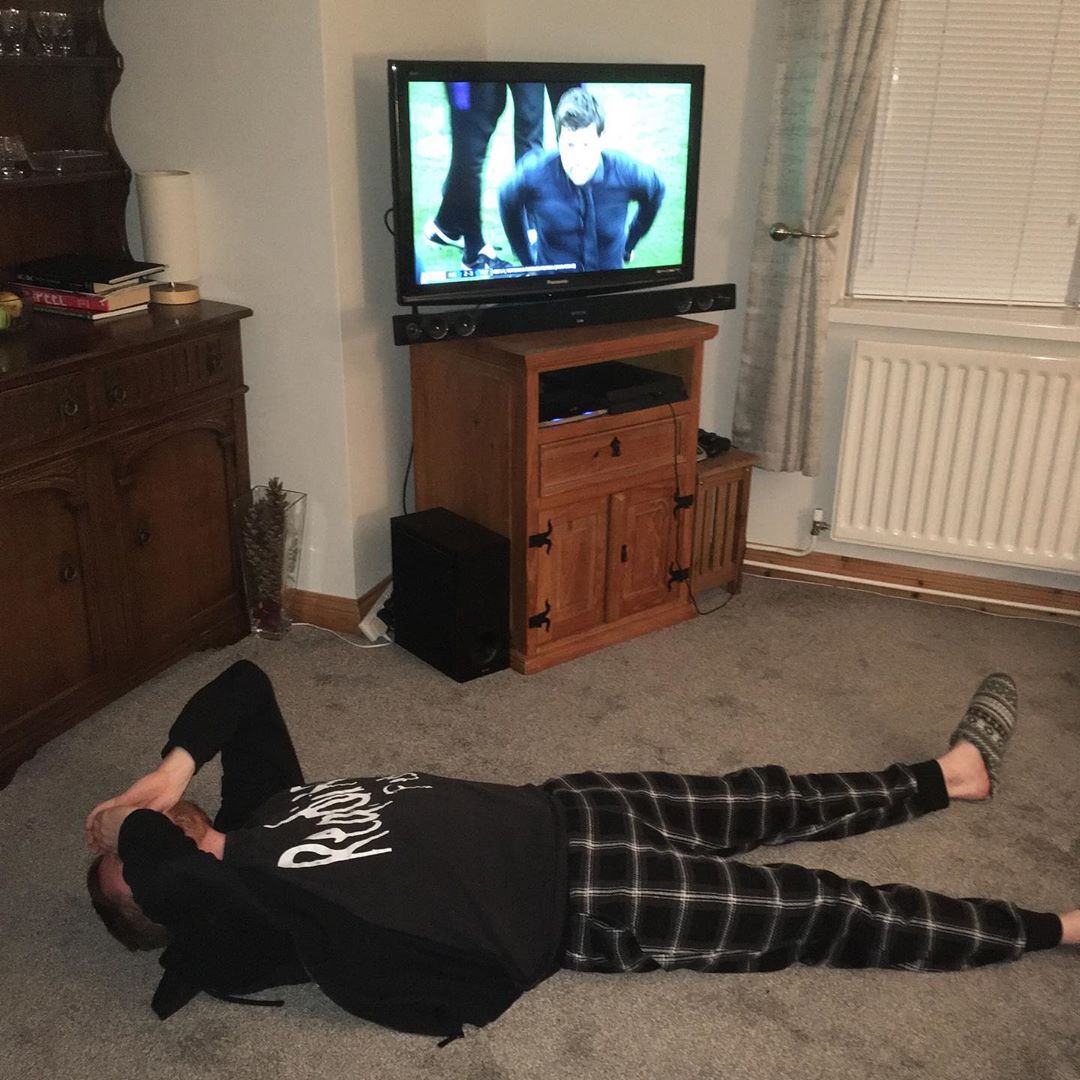 SC_ESPN's tweet image. Así terminaron los hinchas del Tottenham en sus casas. Nadie lo puede creer... ¡están en la final de la #CHAMPIONSxESPN!