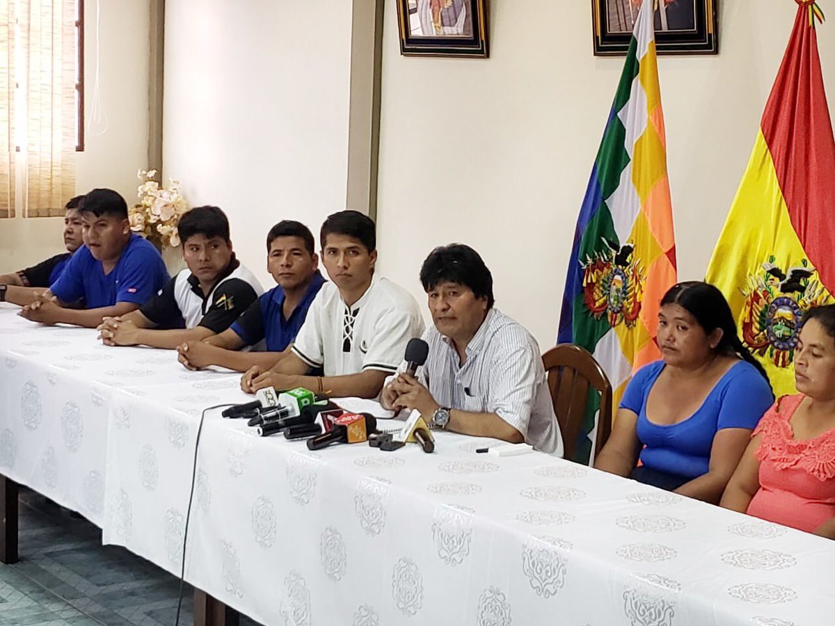 evoespueblo's tweet photo. Nos reunimos con dirigentes de las Seis Federaciones del Trópico de #Cochabamba para ultimar detalles rumbo a la concentración del 18 de mayo en el aeropuerto de Chimoré. Invitamos a participar a militantes, simpatizantes, hermanas y hermanos de toda #Bolivia. https://t.co/jFrbwzFVYQ