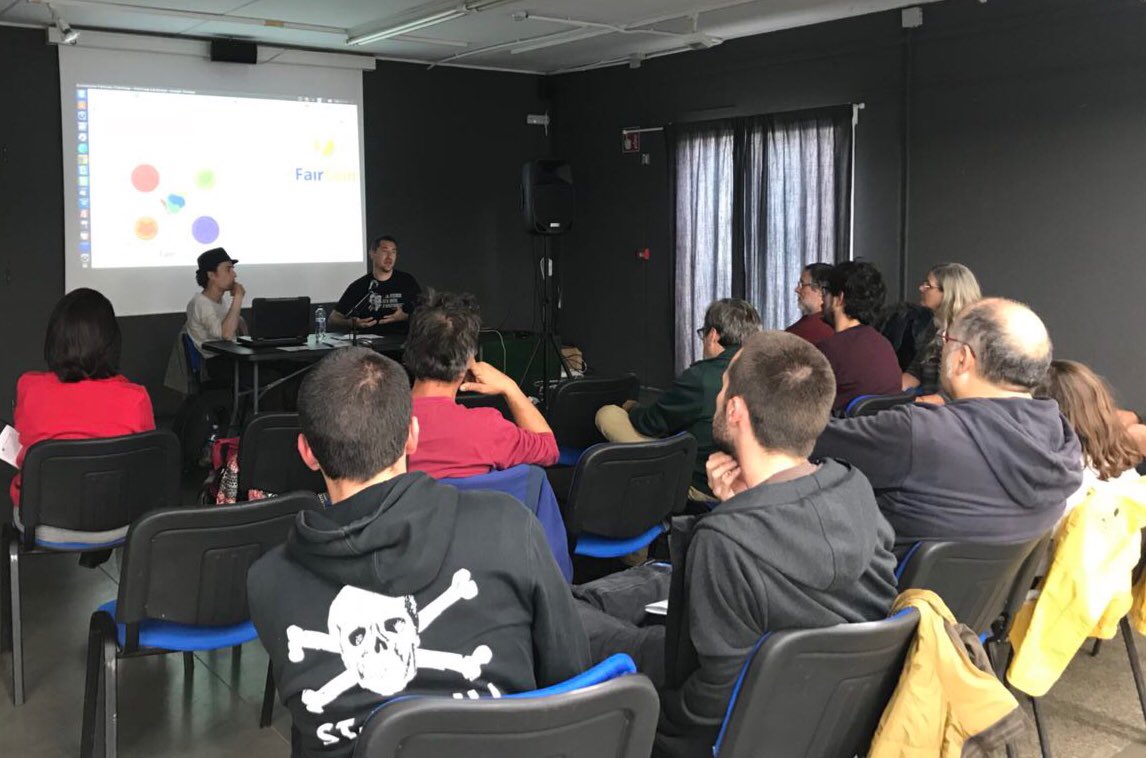 Magnífica la xerrada de <a href="/faircoopcat/">FairCoop Catalunya</a>  avui al Casal de Joves de #SantJust.
Moltes gràcies al Jordi i al Sebas per les seves explicacions sobre l’ecosistema Faircoin/Faircoop i com fer una economia més justa!
#MunicipisValents 
catalunya.fair.coop