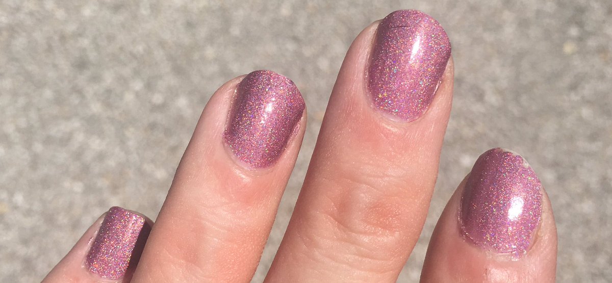 Love the sparkle in the sunlight on #wineandroses 💅🏻 💜
