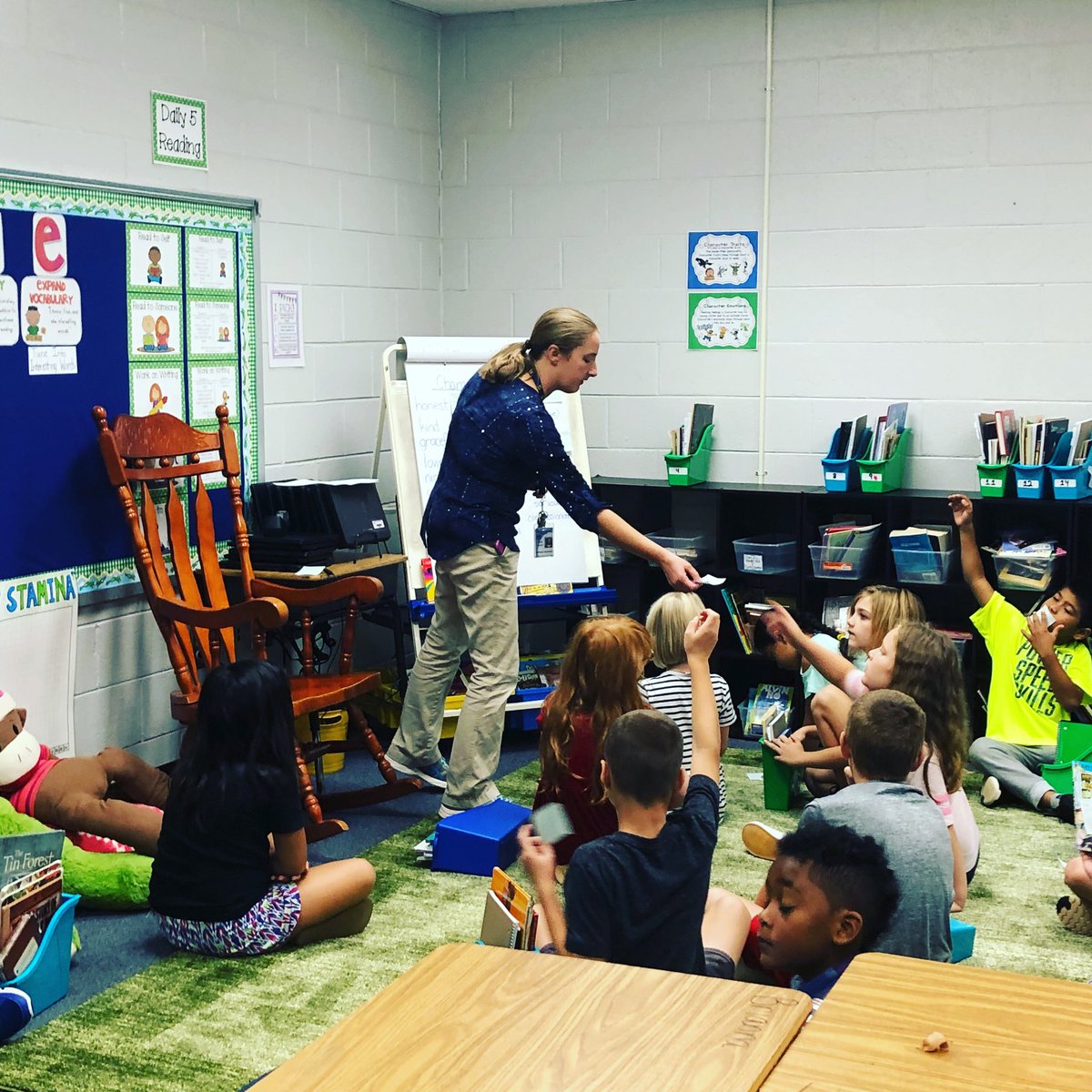 BES_Stars's tweet photo. Thank you for all you do, Mrs. Hansen! We love you! #ThankATeacher #TeacherAppreciationWeek2019 #BarrowBold #BeTheOneBES https://t.co/imTfjQHDZT