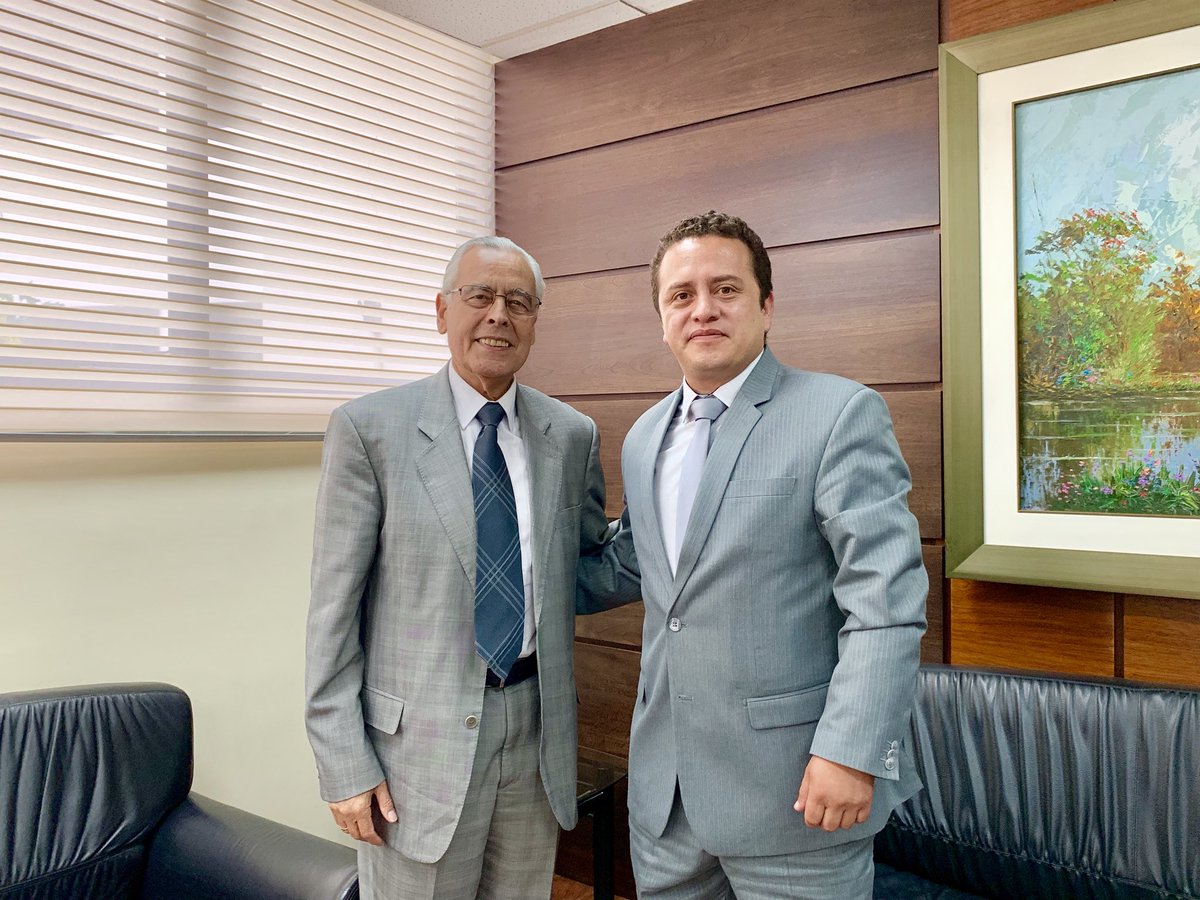 utpl's tweet image. #VinculaciónUTPL “Buscamos convertir a nuestro municipio en un referente al beneficiarse de asesoría y respaldo desde el conocimiento de la academia, #UTPL es sin duda un aliado necesario para este fin”, @AndresFerM33, alcalde de #Saraguro, durante visita a rector @JoseBarbosaC.